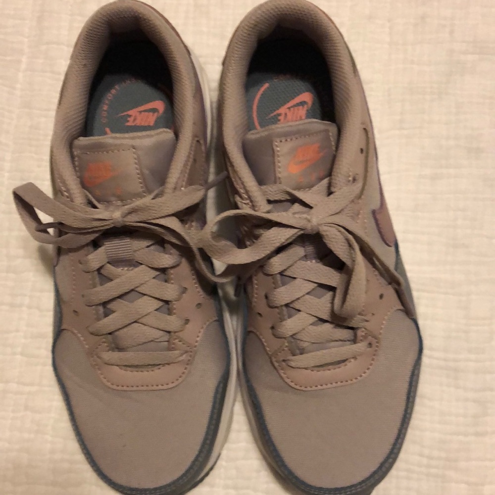 Women’s Nike Air Tennis Shoes